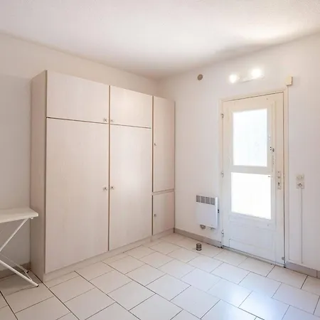 Confortable à Aiguebelle Avec Terrasse Et Parking Privé - Fr-1-816-13 Appartement *