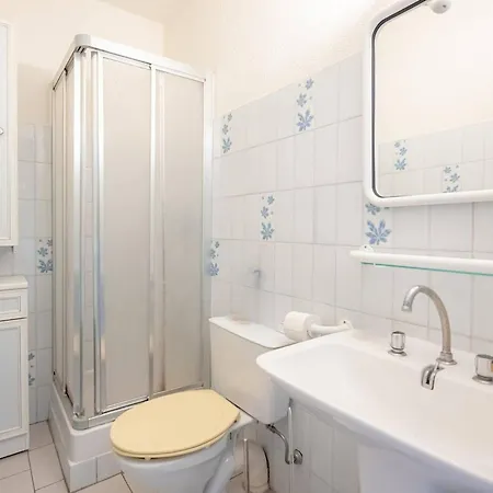 Confortable à Aiguebelle Avec Terrasse Et Parking Privé - Fr-1-816-13