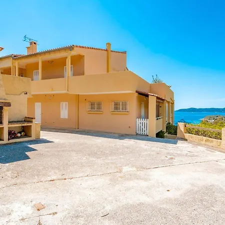 Confortable à Aiguebelle Avec Terrasse Et Parking Privé - Fr-1-816-13 Appartement Le Lavandou