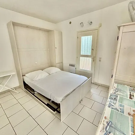 Confortable à Aiguebelle Avec Terrasse Et Parking Privé - Fr-1-816-13 Appartement Le Lavandou
