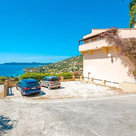 Appartement Confortable à Aiguebelle Avec Terrasse Et Parking Privé - Fr-1-816-13 Le Lavandou